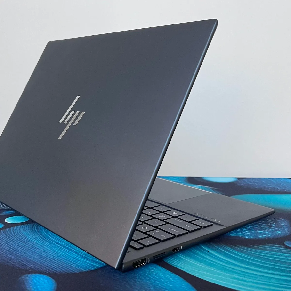 hp dragonfly g4: A Premium, Portable Business Laptop for 2025